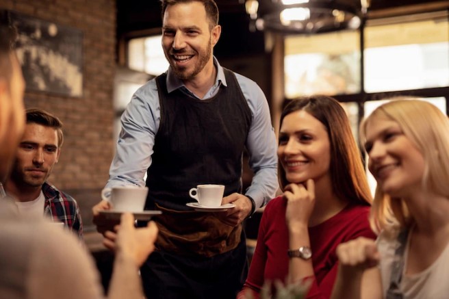 remuneración salarial como en su relación positiva